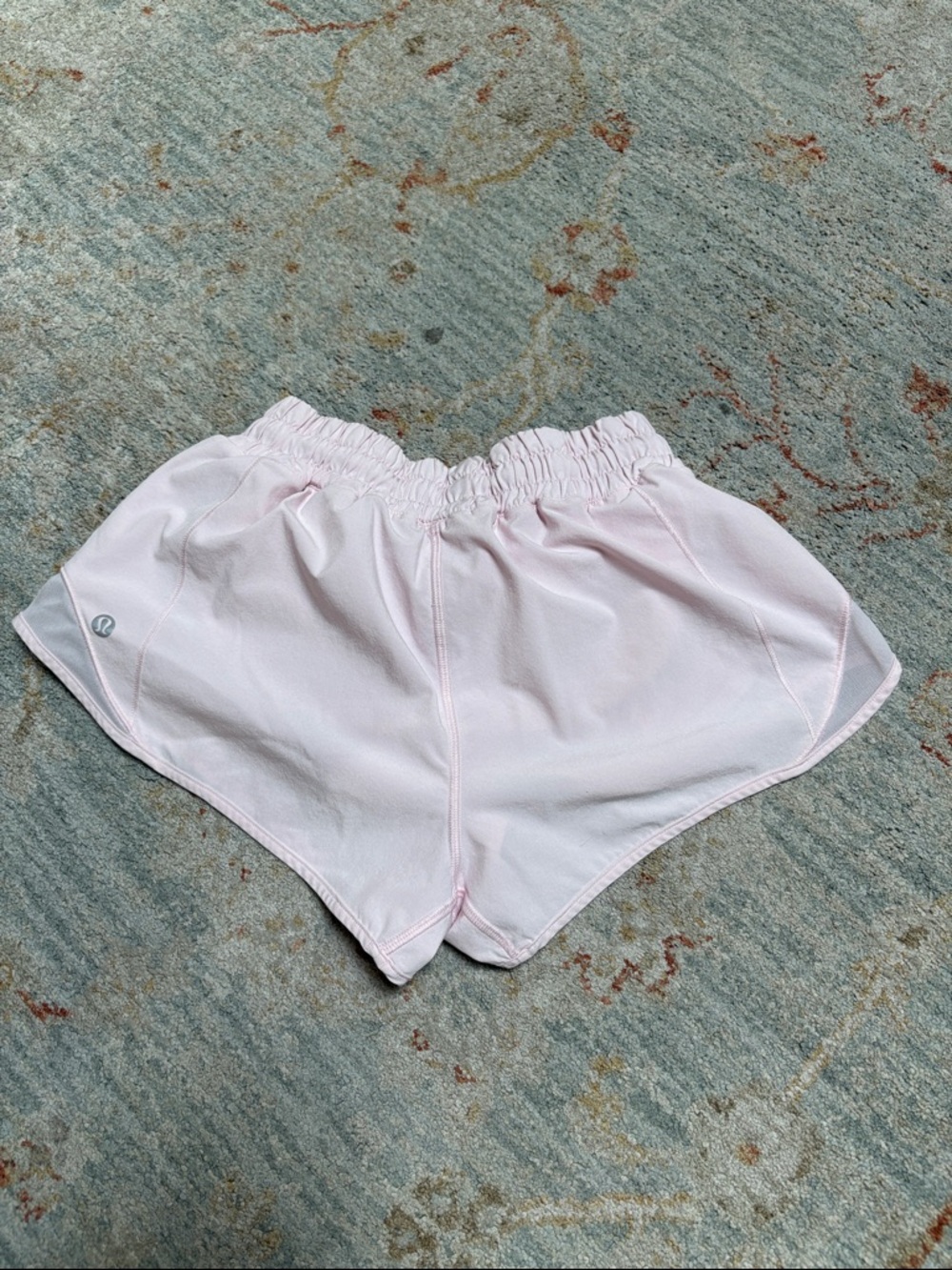 lululemon athletica Pale Pink Women’s Athletic Shorts size 4 inseam 2.5 - Picture 2 of 6